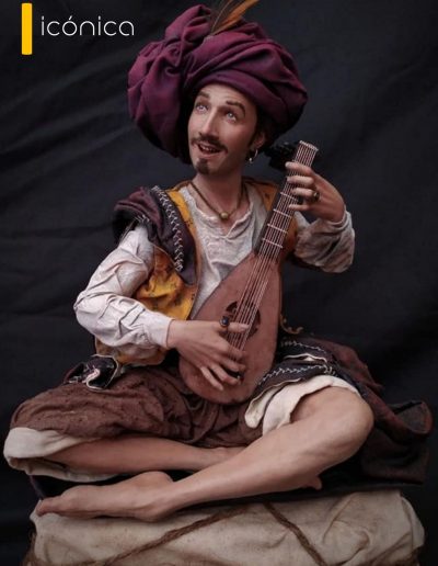 Músico orientalista tocando el laúd (2020). 35 cm. Sevilla.